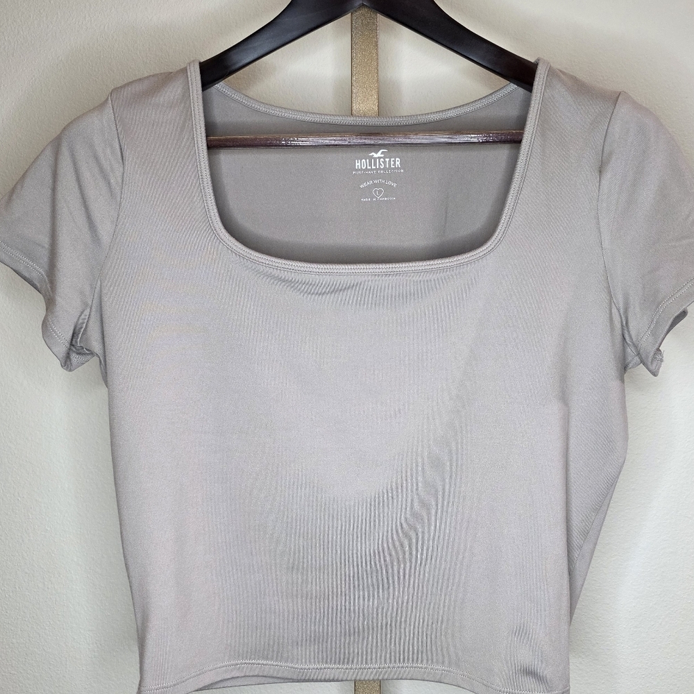 Hollister Women's Taupe Short Sleeve Tee